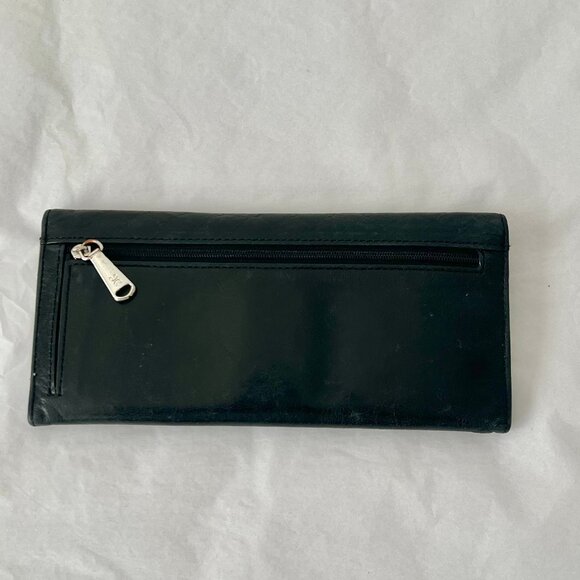 Hobo International Black Smooth Embossed Quilted Leather Trifold Wallet - Picture 4 of 12